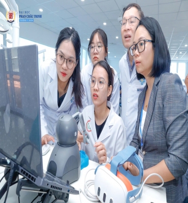 Trường ĐH Phan Châu Trinh tiên phong ứng dụng AI và công nghệ sinh học y khoa