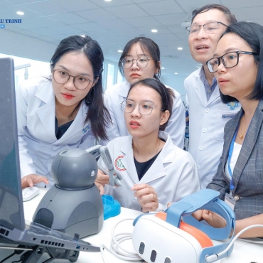 Trường ĐH Phan Châu Trinh tiên phong ứng dụng AI và công nghệ sinh học y khoa