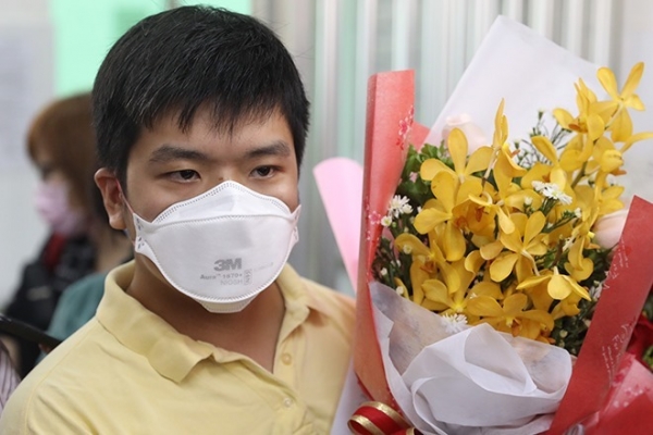 The first pneumonia patient in Cho Ray was discharged from the hospital