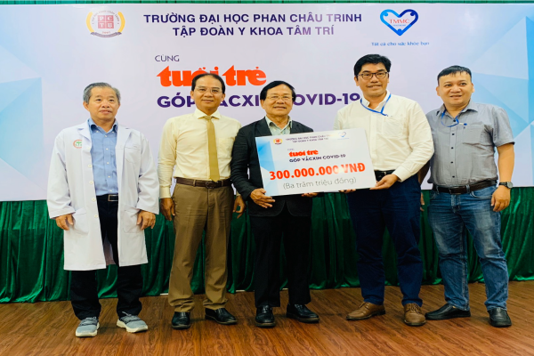 Đại học Phan Châu Trinh và Tập đoàn Y khoa Tâm Trí cùng Tuổi trẻ góp vắcxin Covid-19