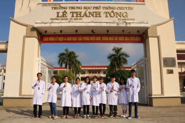 One-day experience of being a doctor of a student at Le Thanh Tong specialized high school