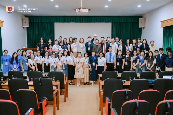 Chạm vào “Kết nối đầu đời” từ phòng sinh mô phỏng