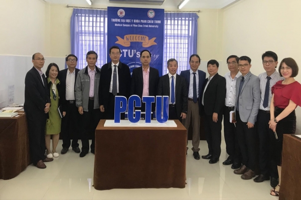 The delegation of the Department of Science, Technology and Training - Ministry of Health and the Rector of Hue University of Medicine and Pharmacy visited and worked at Phan Chau Trinh University