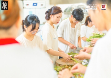 When love blooms from small meals